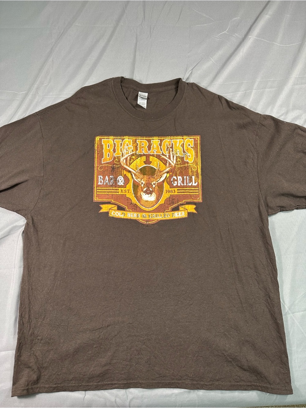 Big Racks Bar & Grill Deer Hunter T-Shirt MENS XXL Brown Short Sleeve Beer Funny